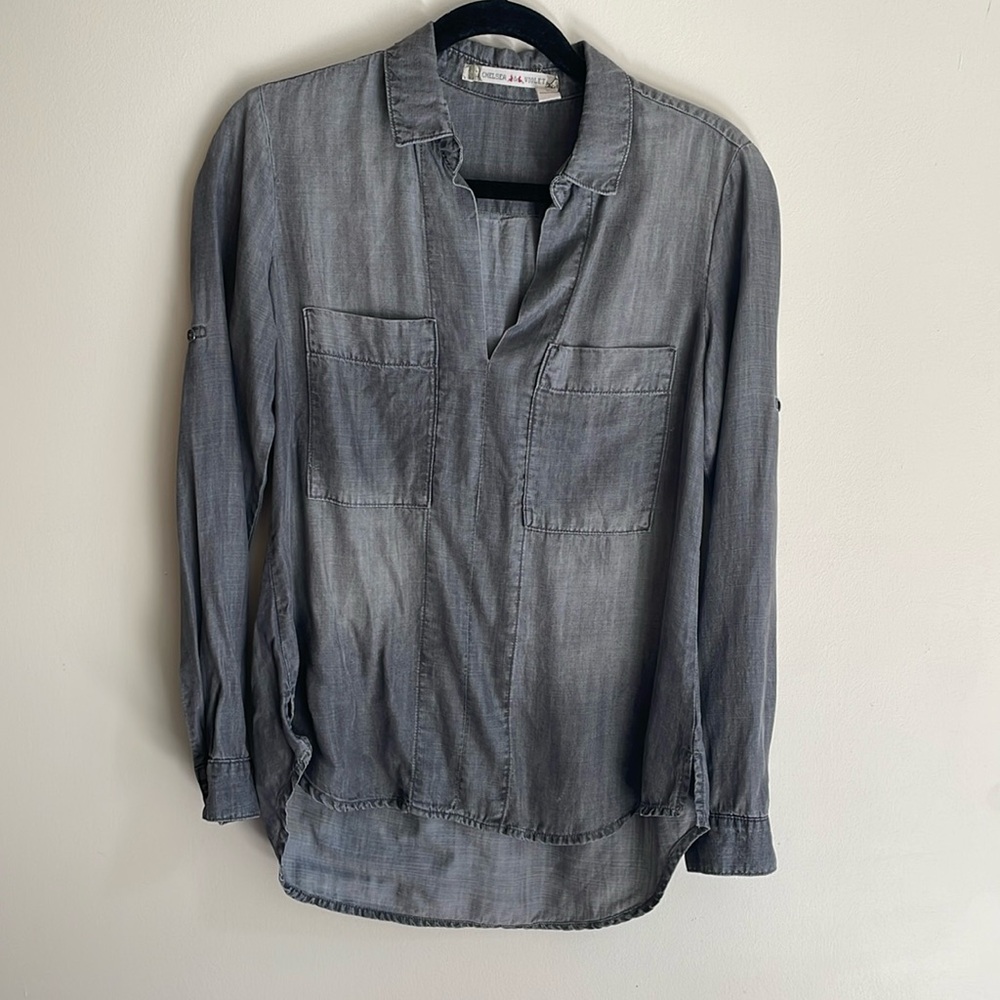 Chelsea and Violet Gray Chambray Top Size Small